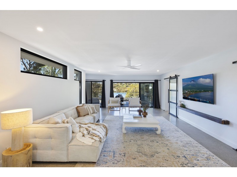 1/245 The Round Drive, Avoca Beach NSW 2251