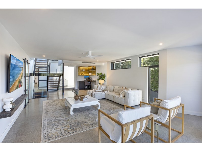 1/245 The Round Drive, Avoca Beach NSW 2251