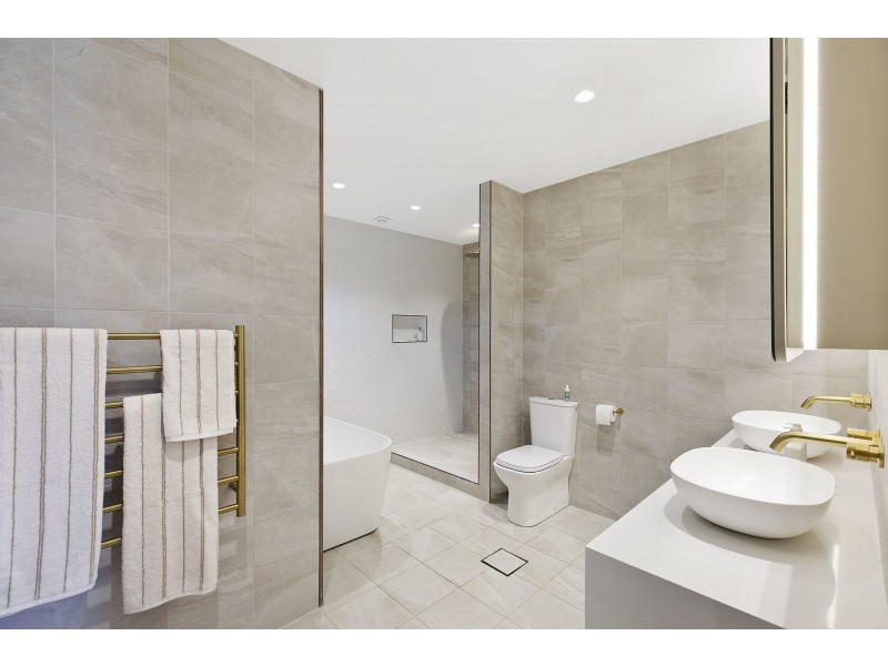 1/245 The Round Drive, Avoca Beach NSW 2251