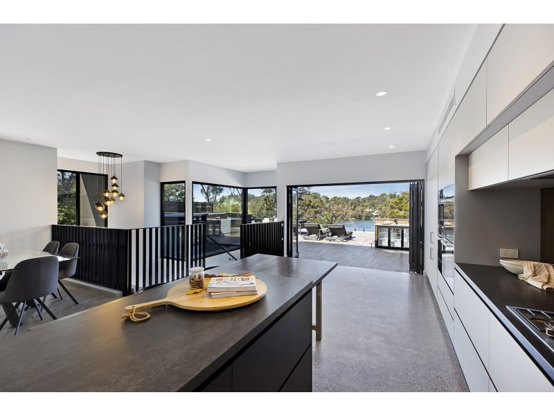 1/245 The Round Drive, Avoca Beach NSW 2251