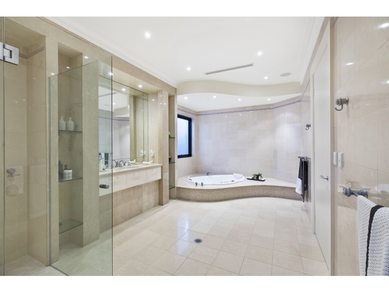 32 Albany Street, Point Frederick NSW 2250