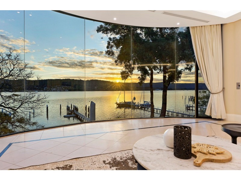 32 Albany Street, Point Frederick NSW 2250