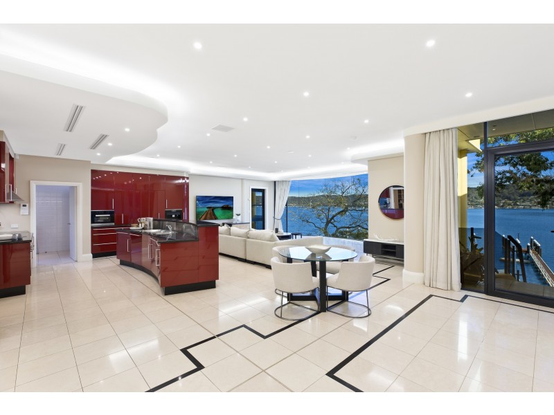 32 Albany Street, Point Frederick NSW 2250