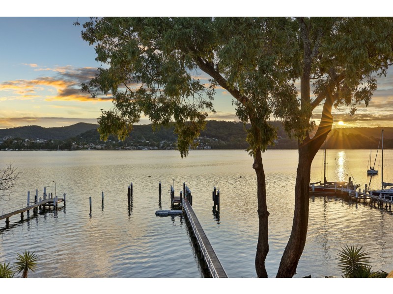 32 Albany Street, Point Frederick NSW 2250
