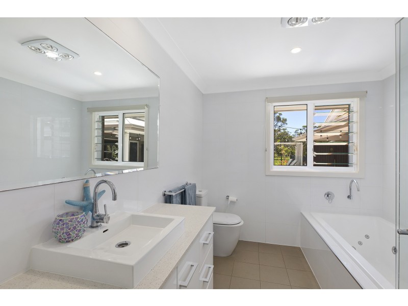 6 Hayley Close, Tumbi Umbi NSW 2261