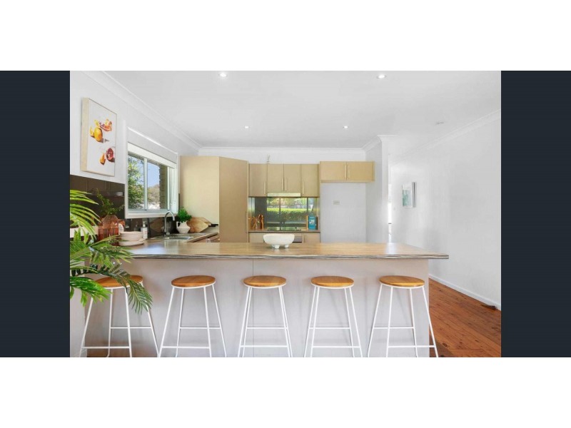 16 Raymond Terrace, Terrigal NSW 2260