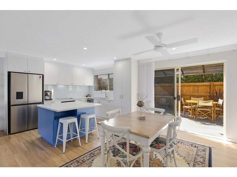 2/82 Ocean View Drive, Wamberal NSW 2260