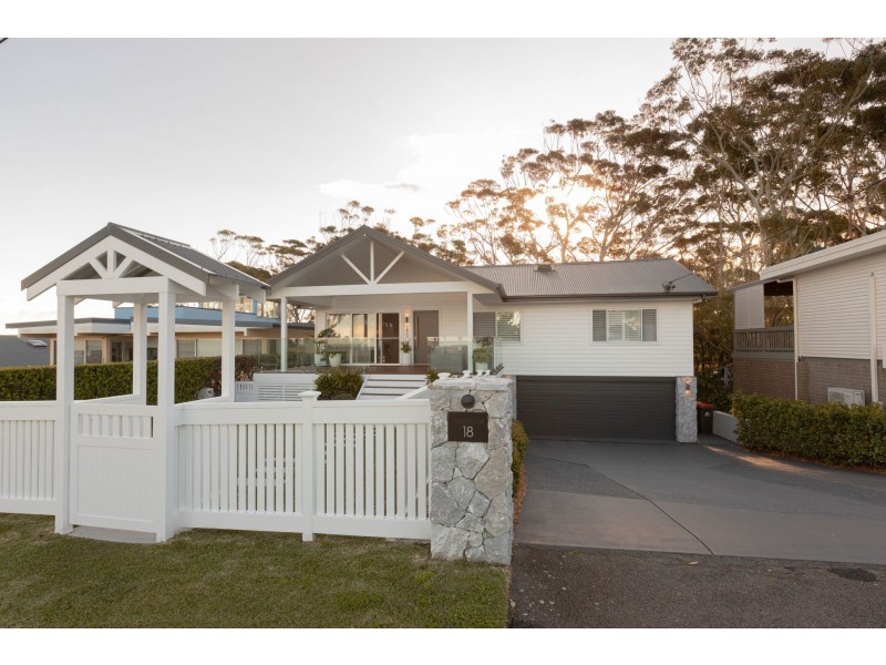 18 Table Top Road, North Avoca NSW 2260