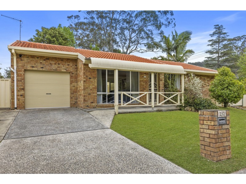 1/2 Cathy Crescent, Narara NSW 2250