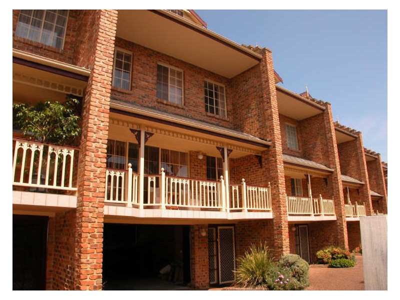 2/10 Whiting Avenue, Terrigal NSW 2260