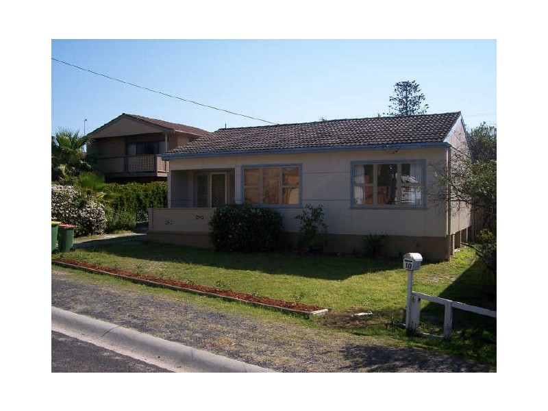 10 Calais Road, Wamberal NSW 2260