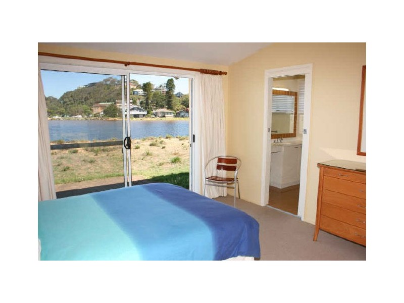 18 Bareena Avenue, North Avoca NSW 2260