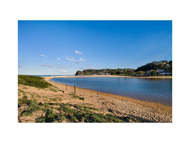 18 Bareena Avenue, North Avoca NSW 2260