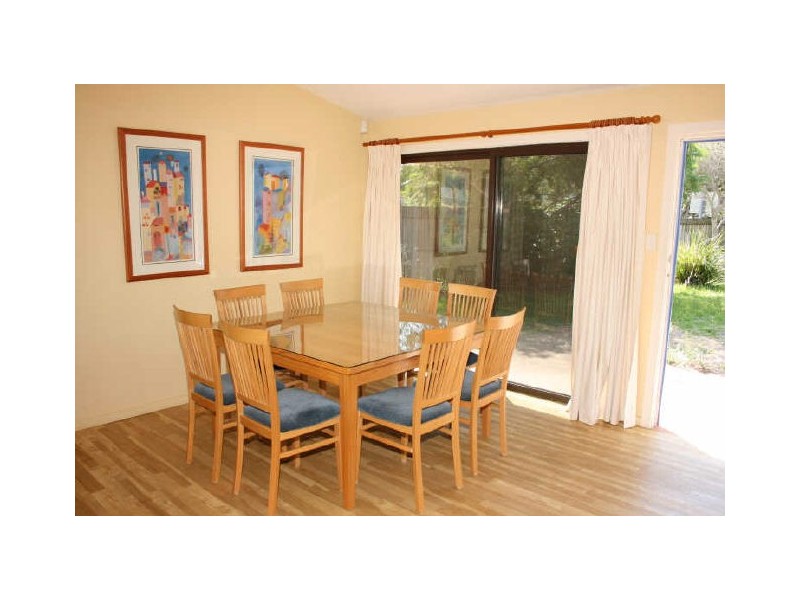 18 Bareena Avenue, North Avoca NSW 2260