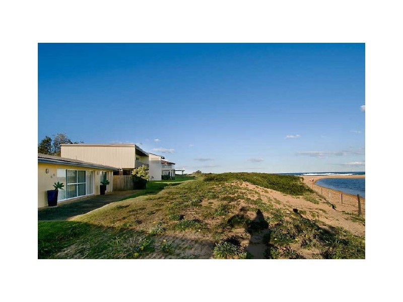 18 Bareena Avenue, North Avoca NSW 2260