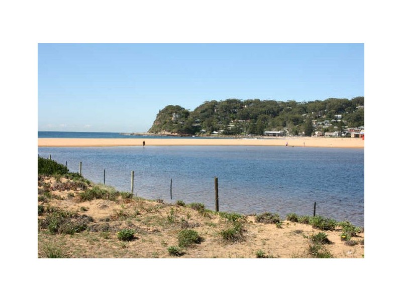 18 Bareena Avenue, North Avoca NSW 2260