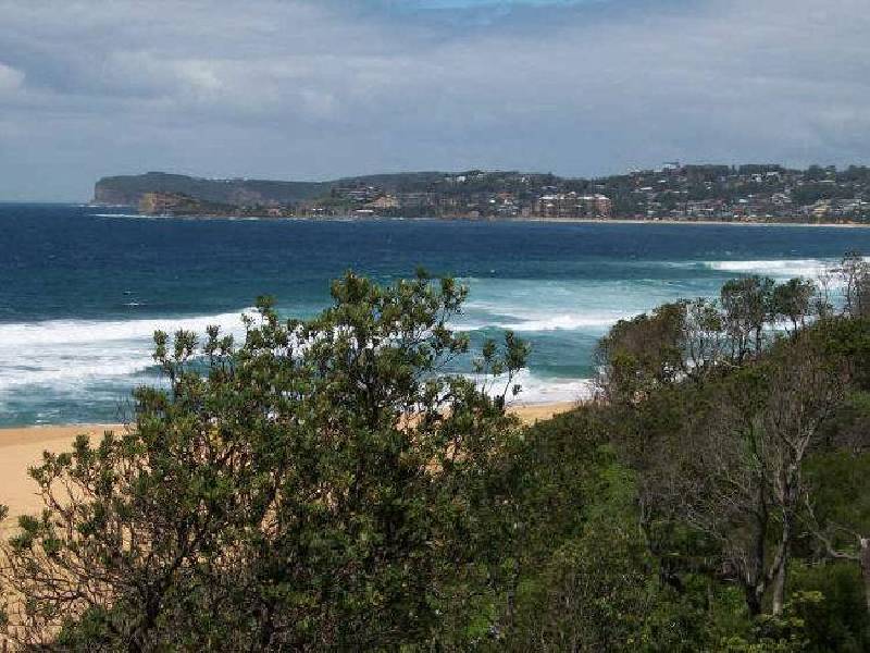 8 Noorong Avenue, Forresters Beach NSW 2260