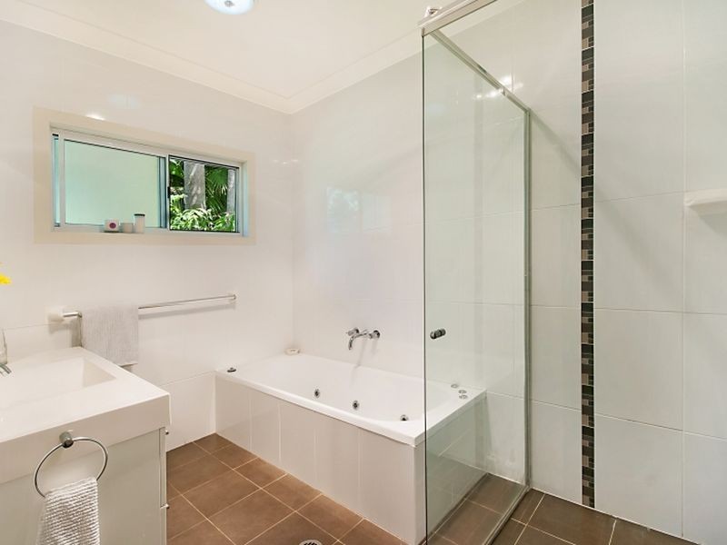 4 Easter Parade, North Avoca NSW 2260