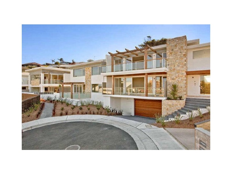 Unit 2/3 Hunter Crescent, Terrigal NSW 2260