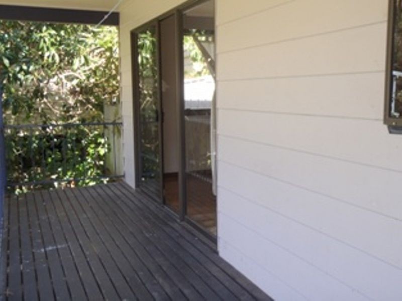 18 Lakeshore Drive, North Avoca NSW 2260