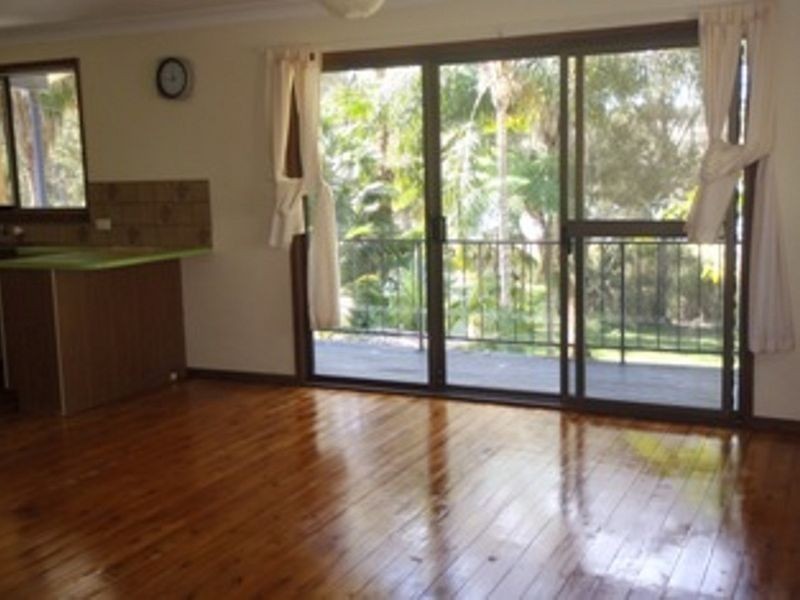 18 Lakeshore Drive, North Avoca NSW 2260