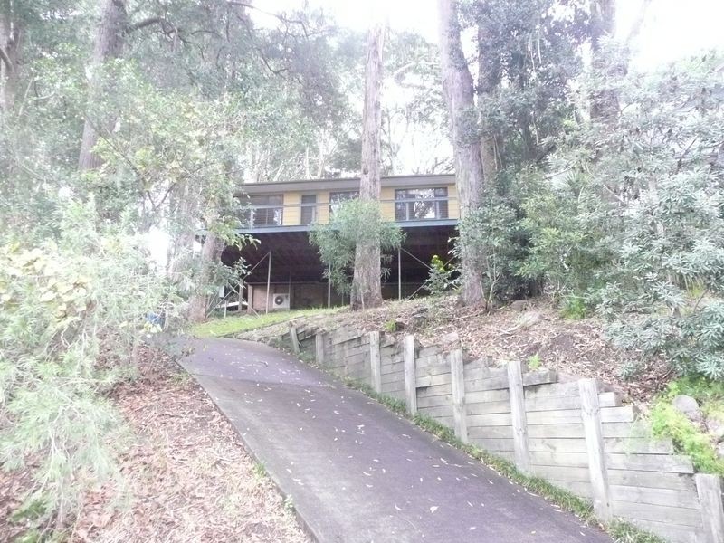 4 Harcourt Place, North Avoca NSW 2260