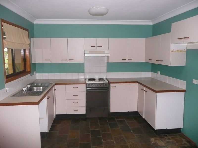 4 Harcourt Place, North Avoca NSW 2260