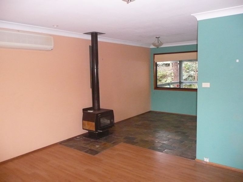 4 Harcourt Place, North Avoca NSW 2260