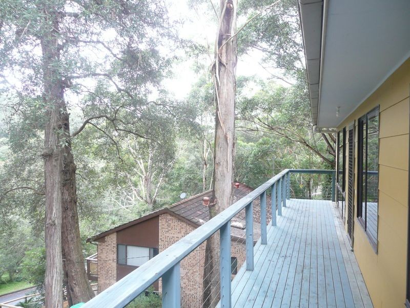 4 Harcourt Place, North Avoca NSW 2260