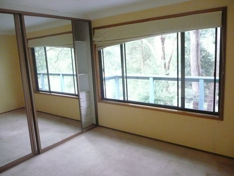 4 Harcourt Place, North Avoca NSW 2260