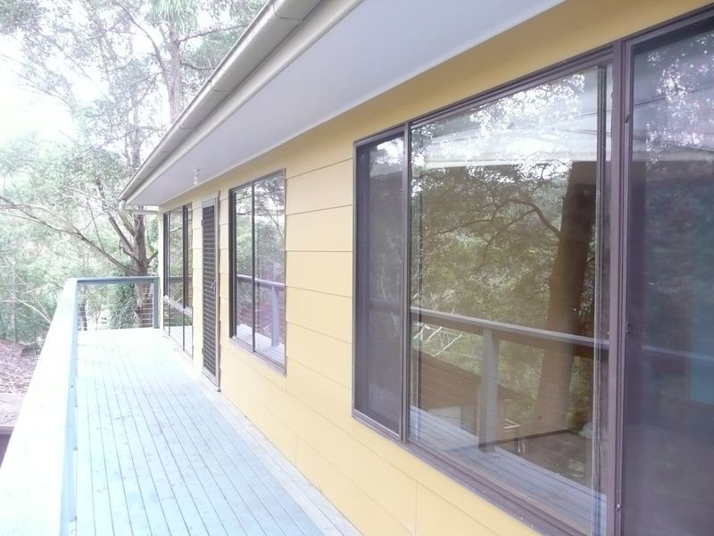 4 Harcourt Place, North Avoca NSW 2260