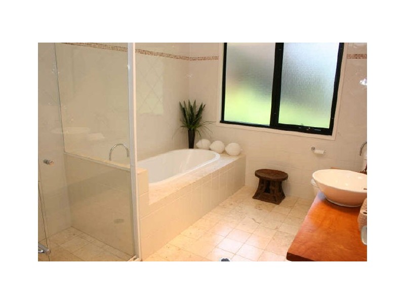 126 The Round Drive, Avoca Beach NSW 2251