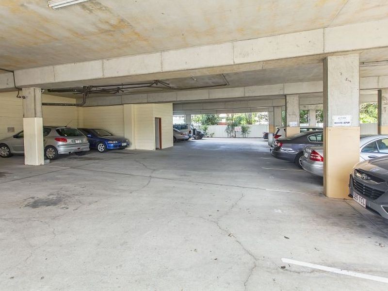 1b/1177 Logan Road, Holland Park West QLD 4121