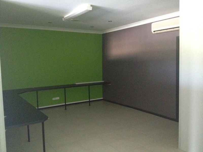 85 Coronation Road, Hillcrest QLD 4118