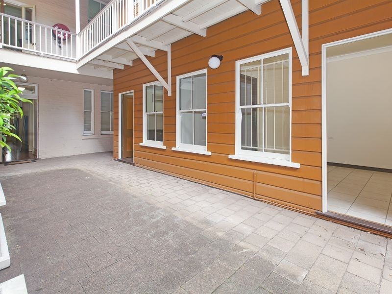 Terrace 3/249 Coronation Drive, Milton QLD 4064