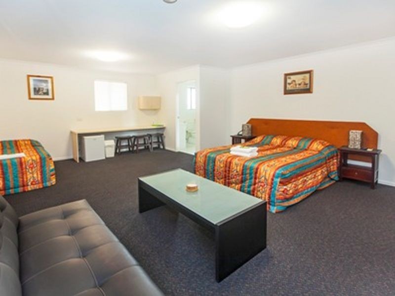 3725 Pacific Highway, Slacks Creek QLD 4127