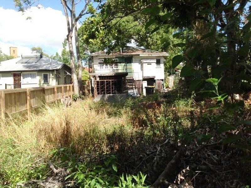 890 Logan Road, Holland Park West QLD 4121