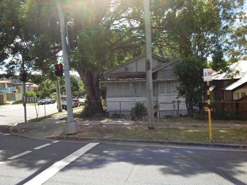890 Logan Road, Holland Park West QLD 4121