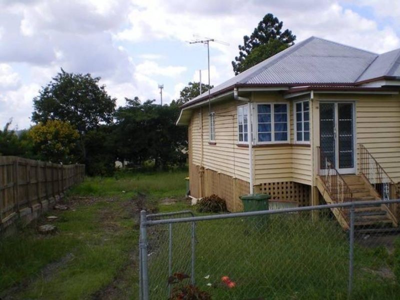 16 MacQuaire Street, Booval QLD 4304