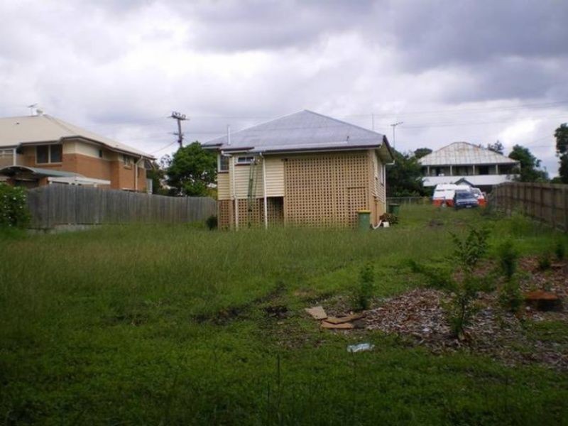 16 MacQuaire Street, Booval QLD 4304