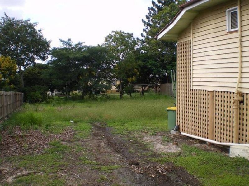 16 MacQuaire Street, Booval QLD 4304