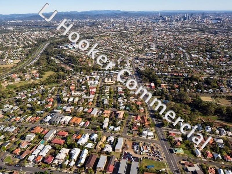 905 Logan Rd & 8 Crump Street, Holland Park West QLD 4121