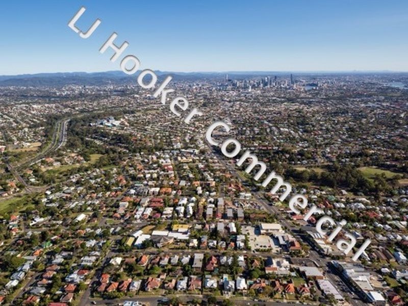 905 Logan Rd & 8 Crump Street, Holland Park West QLD 4121