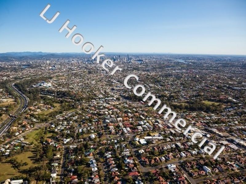 905 Logan Rd & 8 Crump Street, Holland Park West QLD 4121