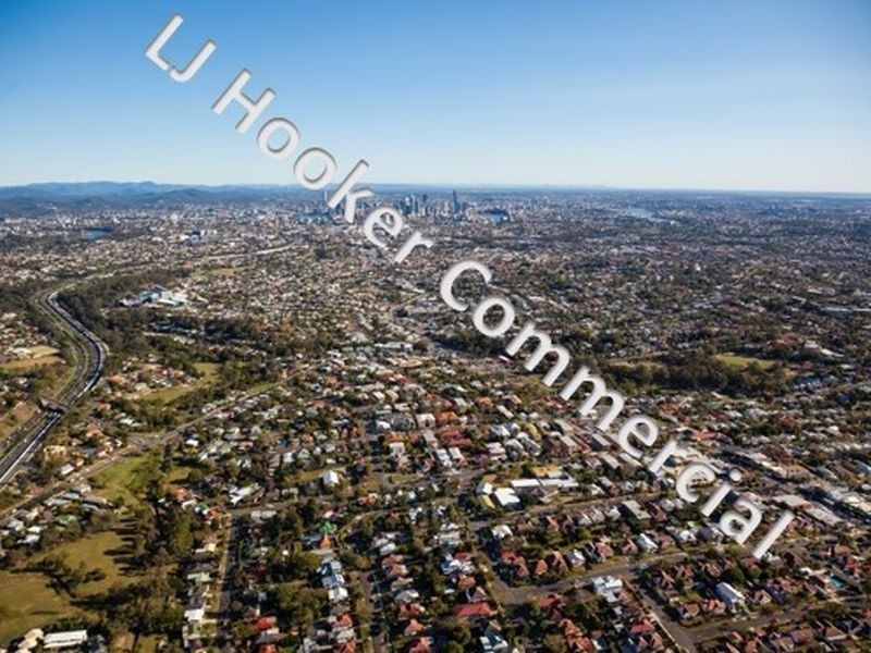 905 Logan Rd & 8 Crump Street, Holland Park West QLD 4121