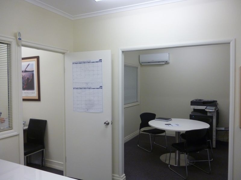 3/3 The Esplanade, Forest Lake QLD 4078