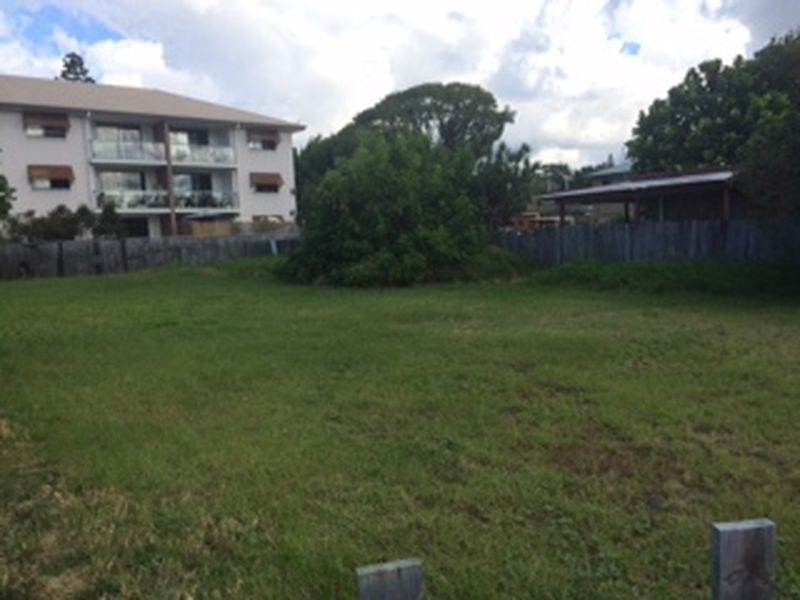 16 Brisbane Road, Labrador QLD 4215