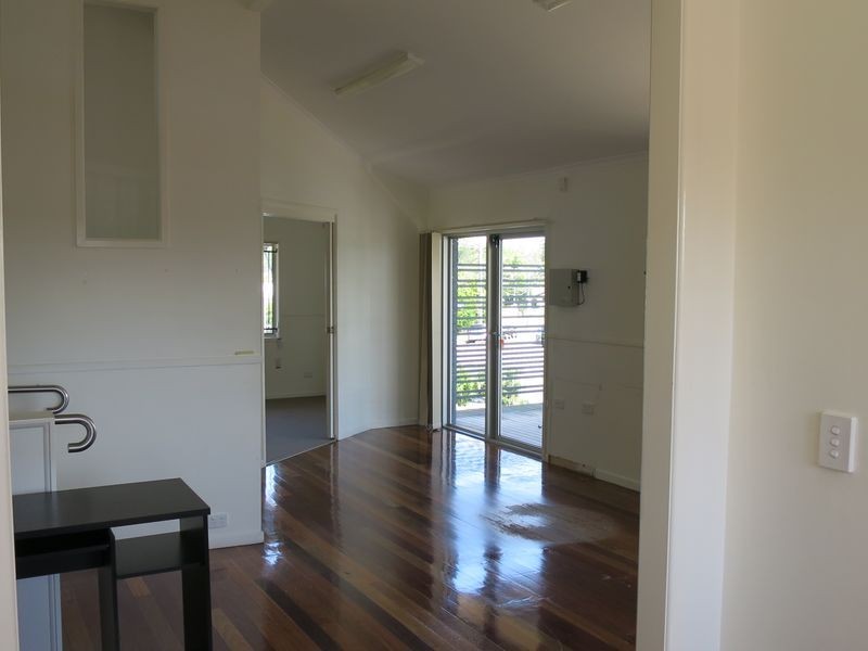 1 Tina Avenue, Springwood QLD 4127
