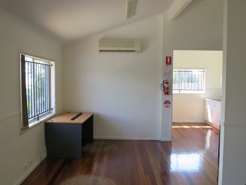 1 Tina Avenue, Springwood QLD 4127