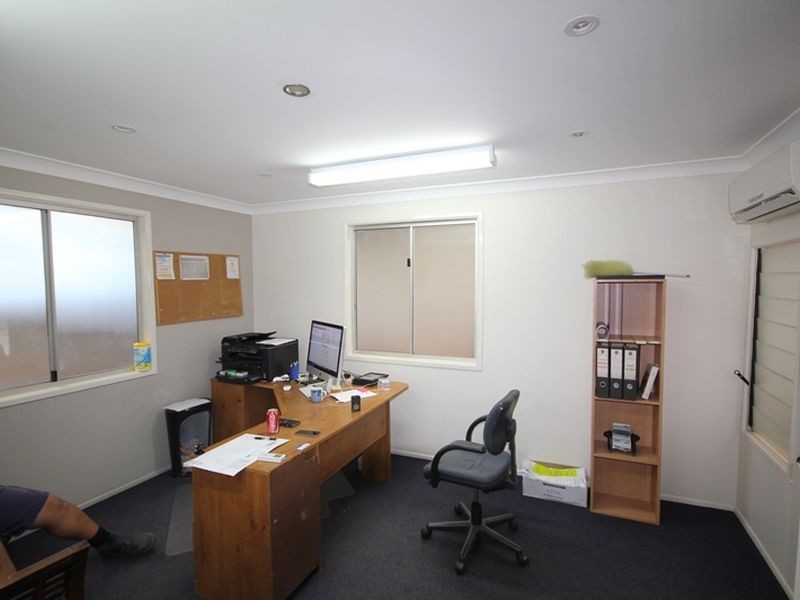 2/169 Queens Road, Kingston QLD 4114